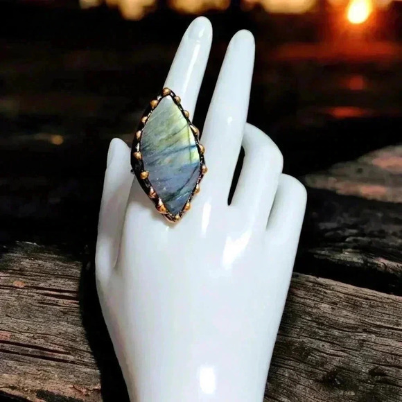 🆕️Unique Boho Natural Labradorite Ring - Handcrafted Copper Statement Jewelry - Picture 1 of 13